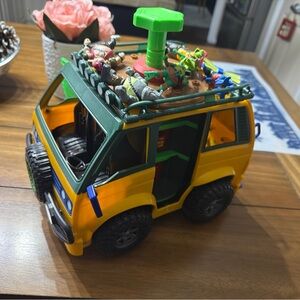 Tales of Teenage Mutant Ninja Turtles Mutation Station Play Set W/ 6 Figures